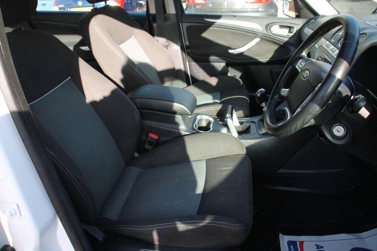 2014 Ford S-Max 1.6 TDCi Zetec Euro 5 (s/s) 5dr MPV Diesel Manual