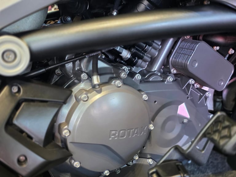 2016 CAN-AM SPYDER F3 1330 ACE 6 SPEED TRIKE 18,000 MILE'S 