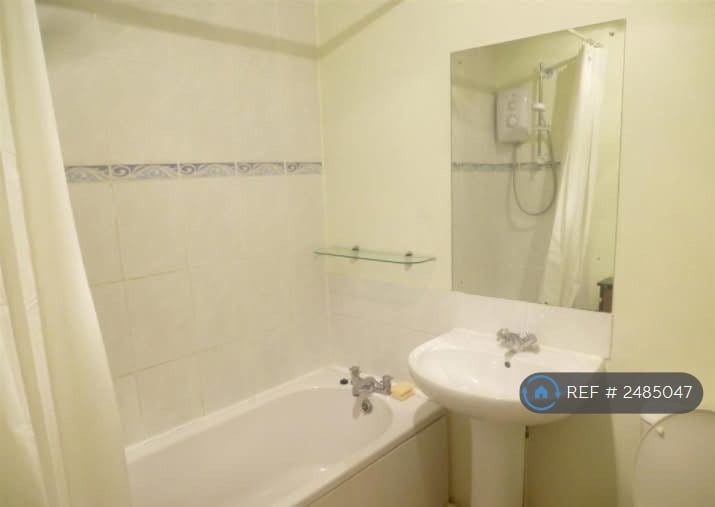 2 bedroom flat in Nursery Gardens, Chandler's Ford, Eastleigh, SO53 (2 bed) (#2485047)