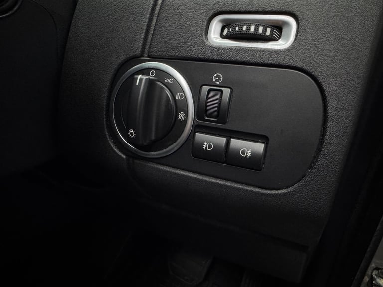 2015 Land Rover Discovery 4 3.0 SD V6 HSE Luxury Auto 4WD Euro 6 (s/s) 5dr ESTATE Diesel Automatic