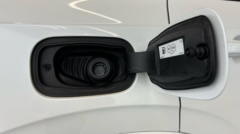 2025 Volvo XC90 Ultra, T8 AWD Plug-in hybrid, Dark, 7 Seats (BLIS, Panoramic Sunroof) Estate Petr...