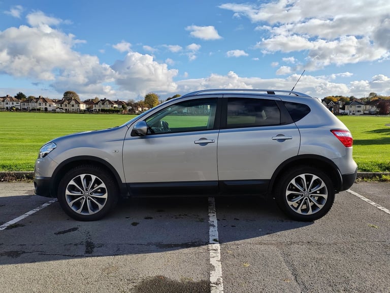 Left Hand Drive Nissan Qashqai+2 MR20 4WD CVT (J10) French registration
