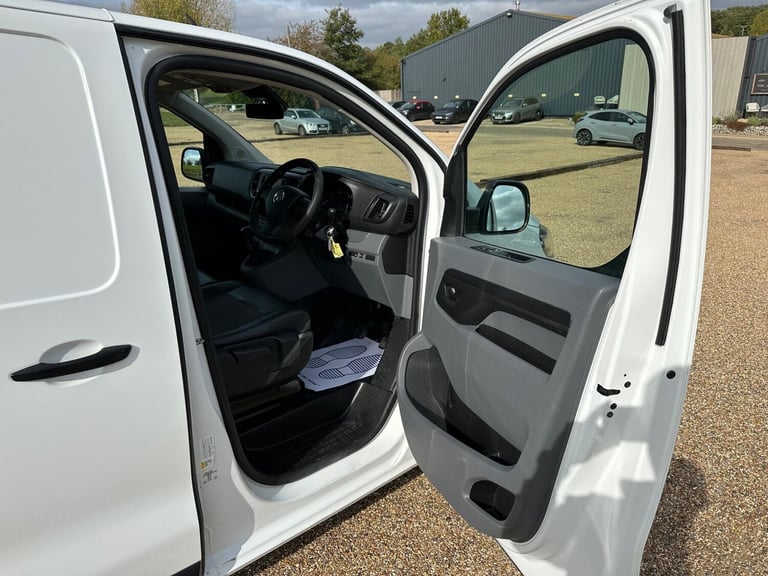 2020 Vauxhall Vivaro 1.5 Turbo D 2900 Dynamic L2 H1 Euro 6 (s/s) 6dr PANEL VAN Diesel Manual