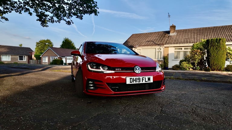 VW GOLF GTI PERFORMANCE 2019 MK7.5 TORNADO RED 3DR