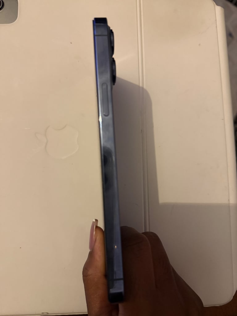 iPhone 13 Pro Max Unlocked Smartphone Sierra Blue, 128GB, 76% Battery Health.