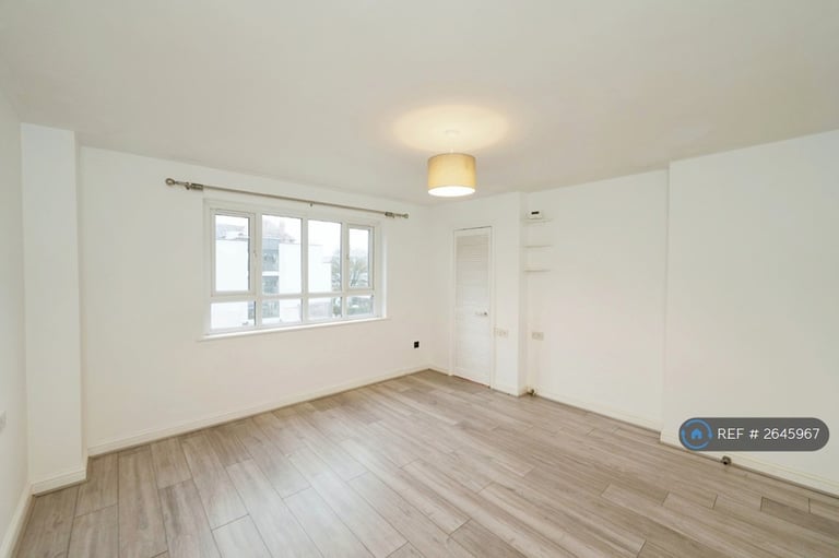 2 bedroom flat in Elton House, Bristol, BS2 (2 bed) (#2645967)