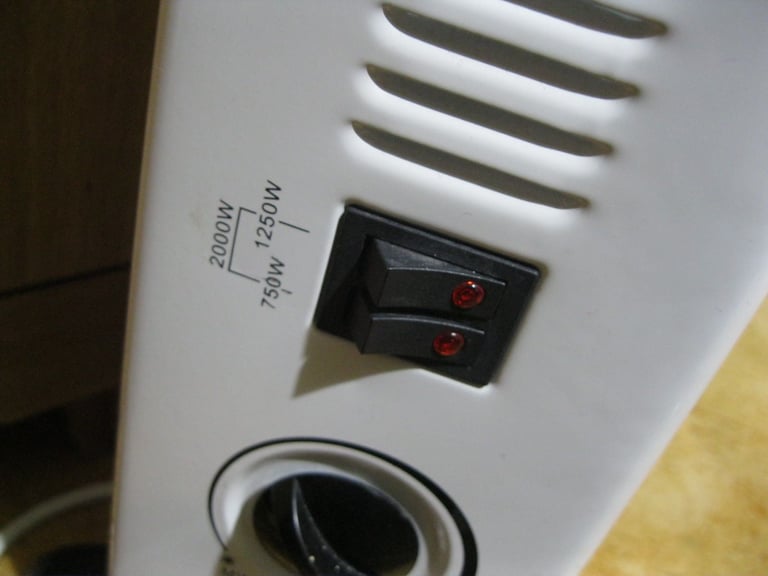 DAEWOO ELECTRIC HEATER 2KW MAX SWANSEA SA1 4JR