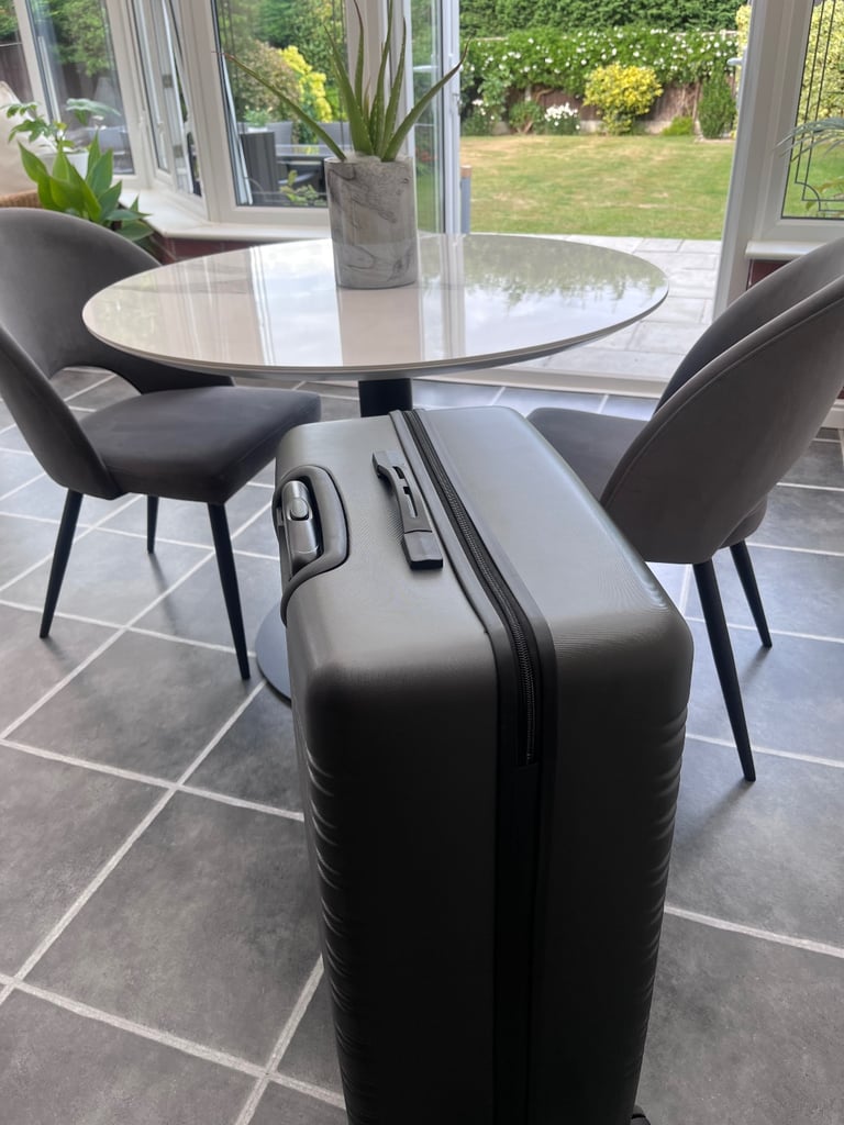 Grey hard shell suitcase (Large)