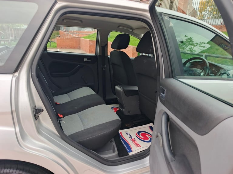 2010 Ford Focus 1.6 Zetec 5dr ESTATE Petrol Automatic