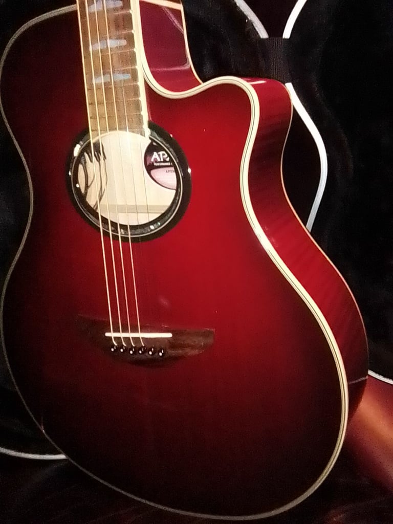 YAMAHA APX900 E/ACOUSTIC RED/GOLD SPRUCE TOP NEW PRO SET UP & STRINGS FREE CASE
