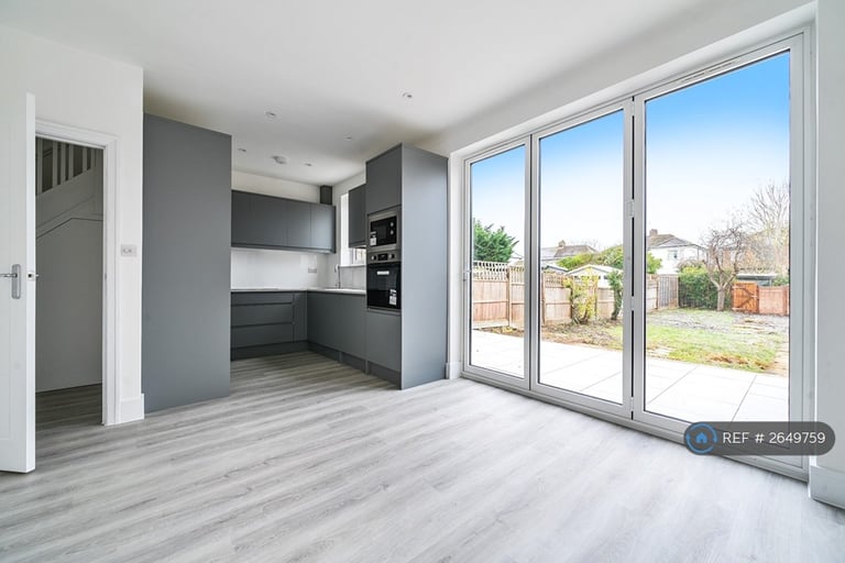 image for 3 bedroom house in Whitehouse Avenue, Borehamwood, WD6 (3 bed) (#2649759)