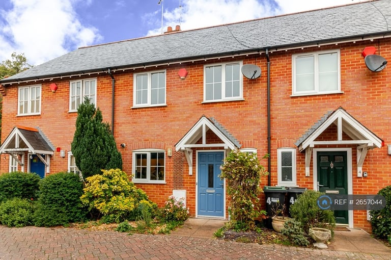 image for 3 bedroom house in Saddlers Close, Fordingbridge, SP6 (3 bed) (#2657044)
