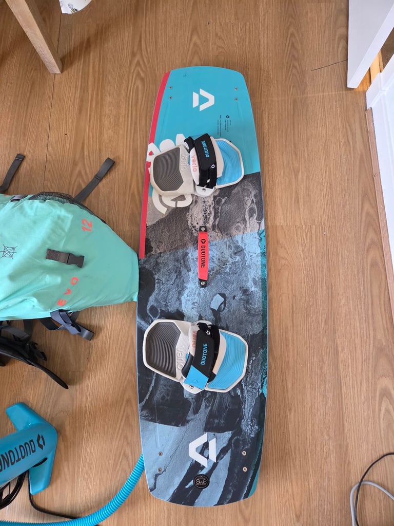 Full kitesurfing equipment including Mystic harness- used once