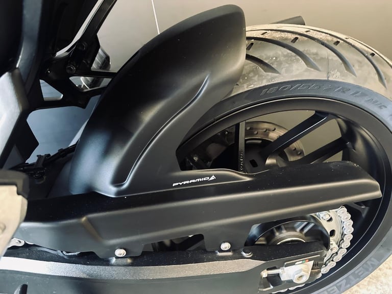 STUNNING ONE OWNER 2023/23 HONDA NT1100 MOTORCYCLE 