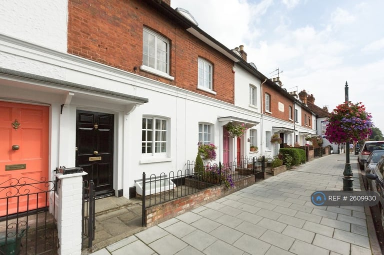 image for 3 bedroom house in Reading Road, Henley-On-Thames, RG9 (3 bed) (#2609930)