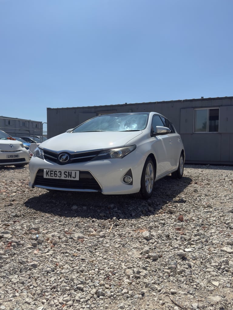 2025 Toyota Auris PETROL AUTOMATIC 1,5L Hatchback HYBRID ELECTRIC Manual