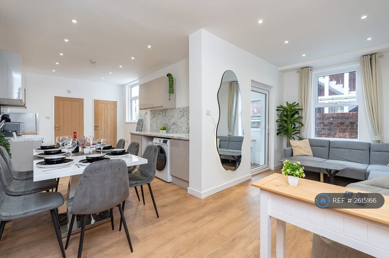 3 bedroom flat in London Road, Portsmouth, PO2 (3 bed) (#2615166)