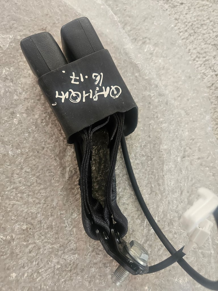 Nissan Qashqai seatbelt buckle