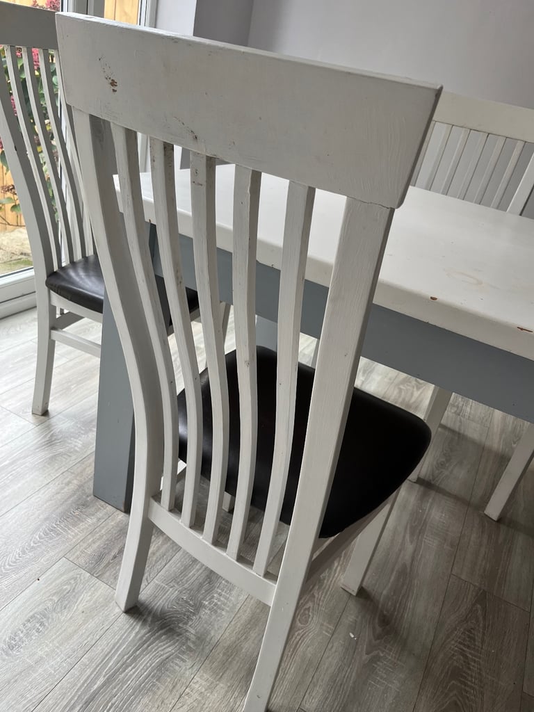 Oak dining table and 6 chairs 