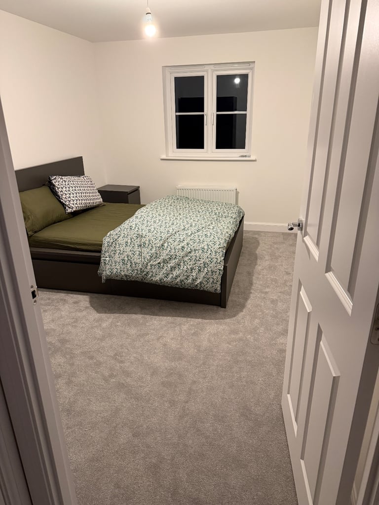 image for 1 double bedroom available to rent in 4 bedroom family house 