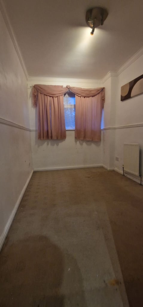 A Large 6 bedrooms, decent property for rent in Gillingham 