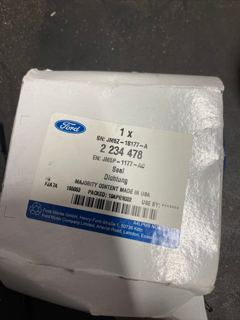 Genuine Ford Manual Transmission Gear Shift Seal brand new 