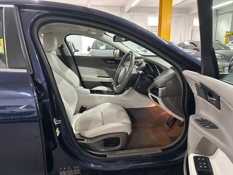 2016 Jaguar XE 2.0d Portfolio Euro 6 (s/s) 4dr SALOON Diesel Manual