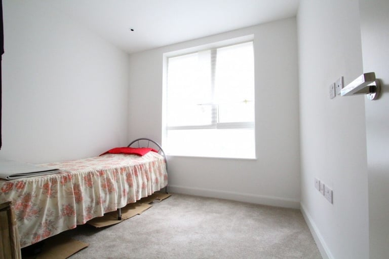 Chain Free! Hane Estate Agents offer a modern 2 bedroom 1st floor flat with a private balcony