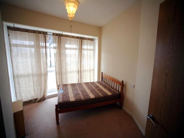 🏡 Bright and spacious room available in Tooting Broadway