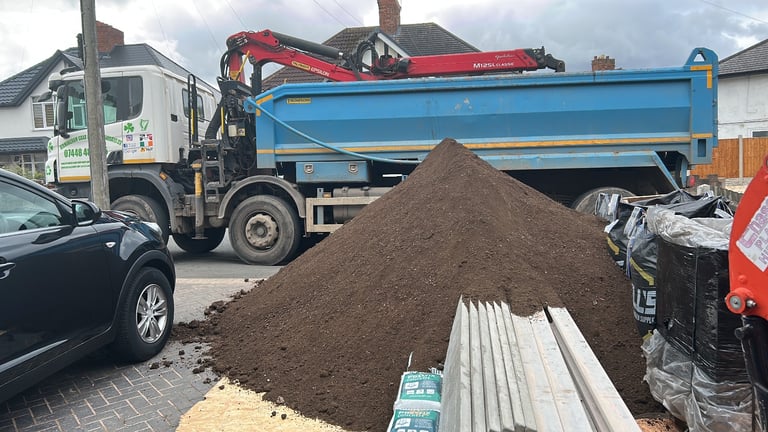 Grab lorry hire delivery of mot type 1 recycled type 1 topsoil sharp sand gravel 6f2 