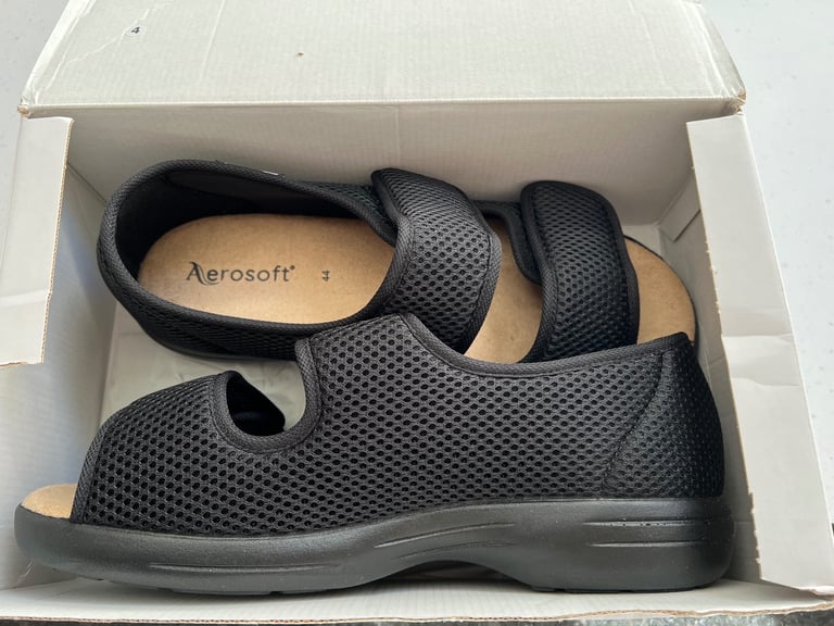 Slippers size 10 / 44 with adjustable width fitting never worn