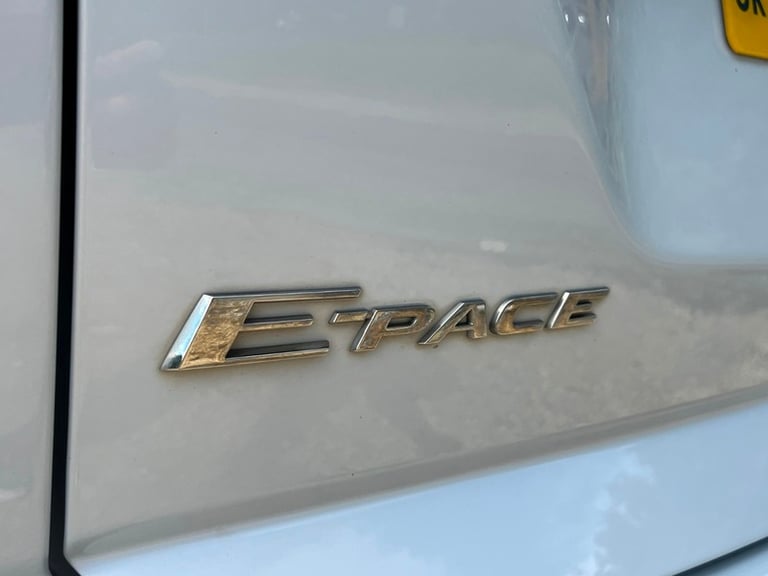 Jaguar E-PACE R-DYNAMIC S AUTOMATIC