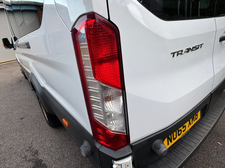 2015 Ford Transit 2.2 TDCi 460 Minibus 5dr Manual L4 H3 (17 seats) NA Diesel Manual