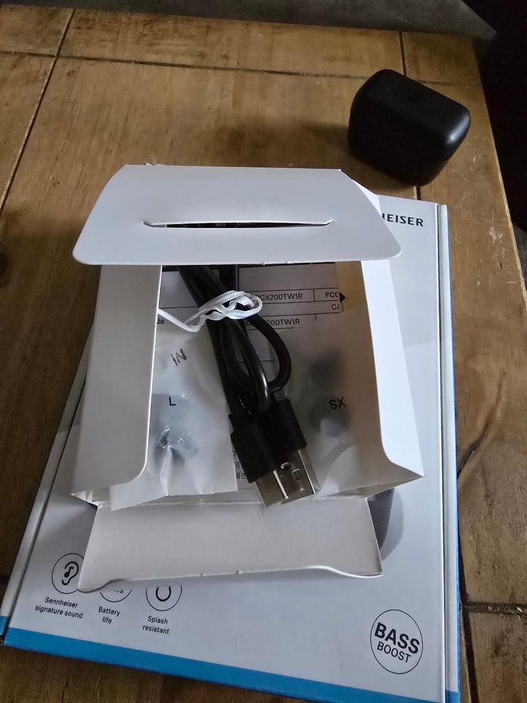 SENNHEISER Ear buds with bass boost