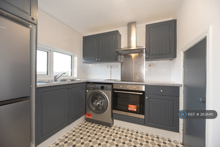 2 bedroom flat in Markhams Chase, Basildon, SS15 (2 bed) (#2636411)