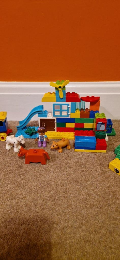 LEGO DUPLO BUILDING, TRAIN AND FIGURES. EXCELLENT CONDITION.