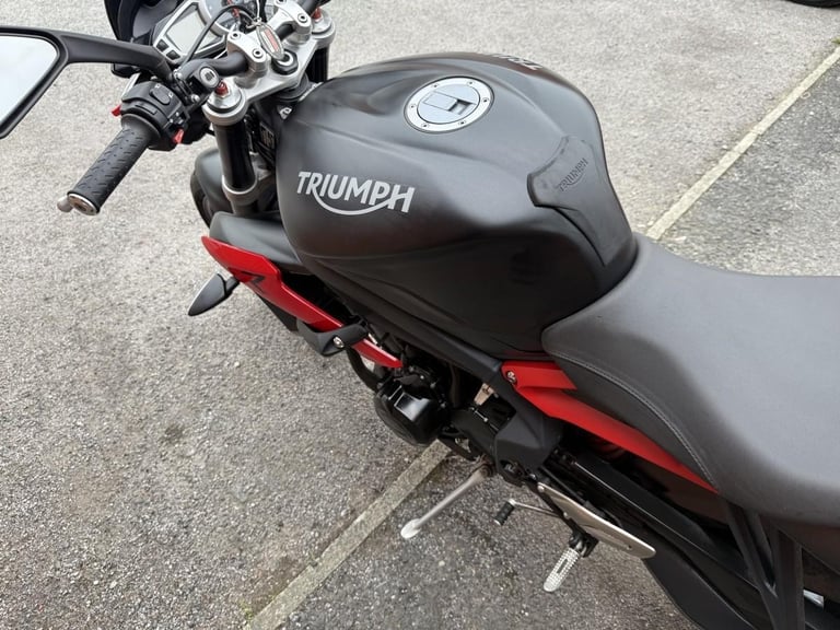 TRIUMPH STREET TRIPLE R