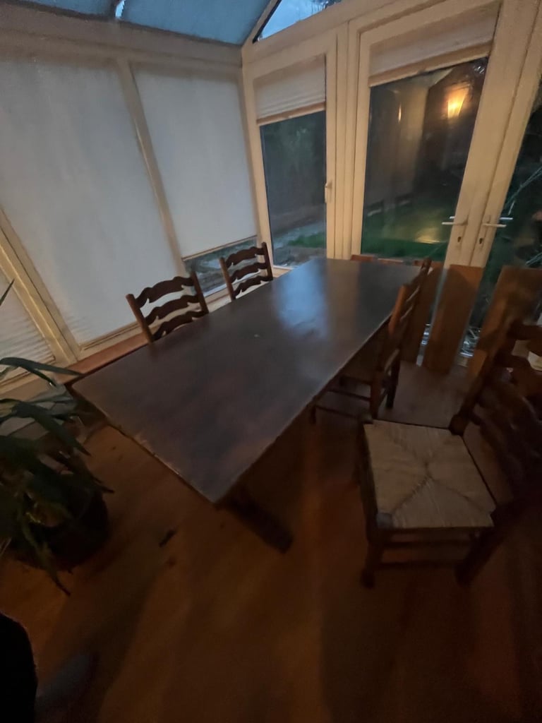 Solid Oak Dinjng Table and 4 Dining chairs with Matching Coffee Table