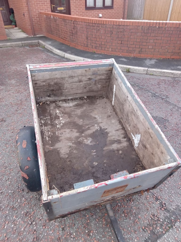 Trailer 4ft by 34 inches 