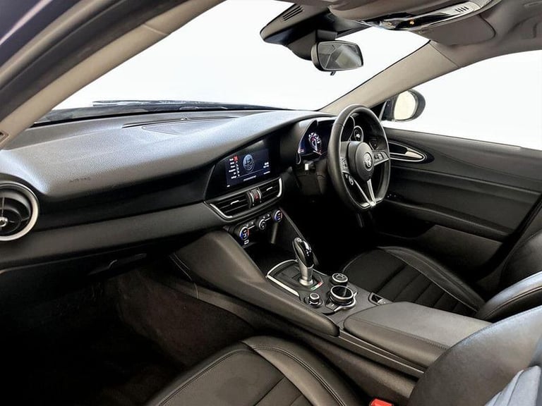 2019 Alfa Romeo Giulia 2.2 TD Tecnica Auto Euro 6 (s/s) 4dr Automatic Saloon Diesel Automatic