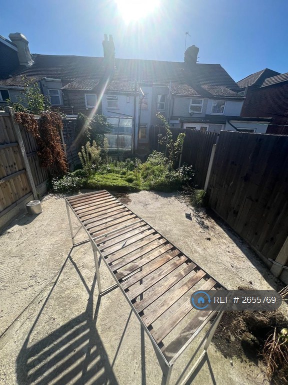 3 bedroom house in Wennington Road, Rainham, RM13 (3 bed) (#2655769)