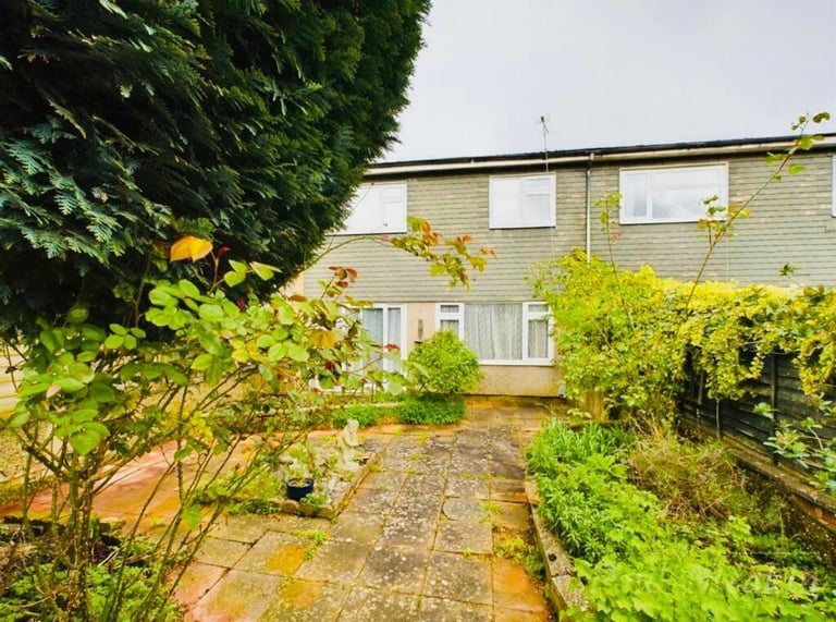  House in CRO 9EY £2,500 