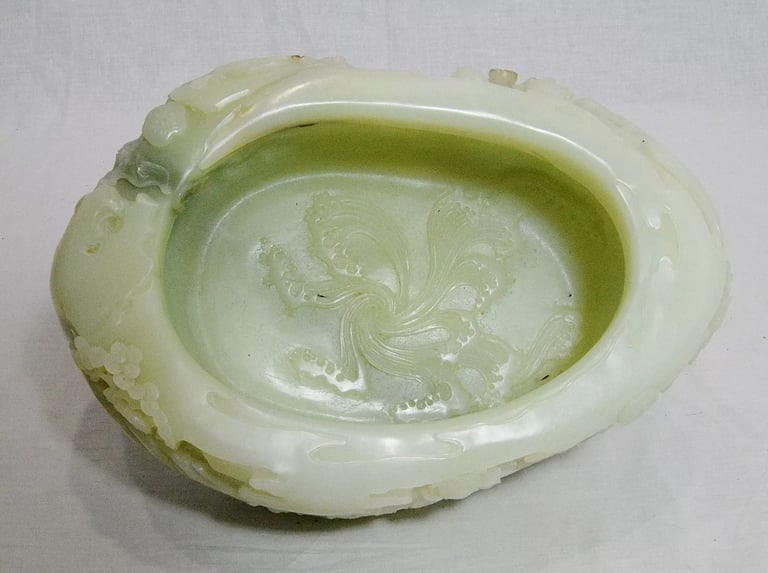 Large Well Hand Carved Chinese He-Tian White Jade Brush Washer