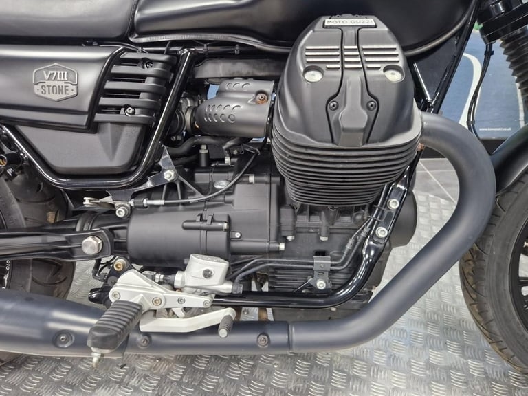 MOTO GUZZI V7 III STONE NIGHT PACK