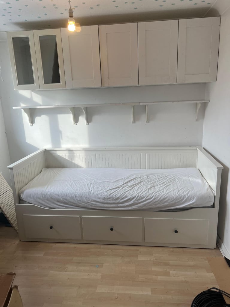 IKEA HEMNES White Day Bed: Extends to Double! (Drawers Incl.)