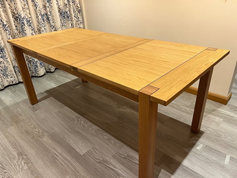 M&S SONOMA EXTENDING DINING TABLE - AS NEW - OAK 6-8 SEATER