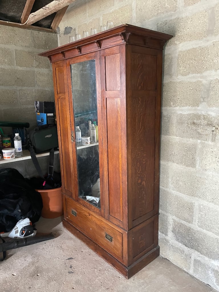 English Arts and Crafts Oak Wardrobe (c.1910)