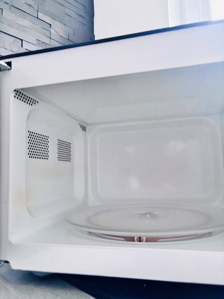 Black , fully working microwave 