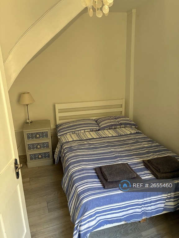 3 bedroom flat in Kent Place, Ramsgate, CT11 (3 bed) (#2655460)