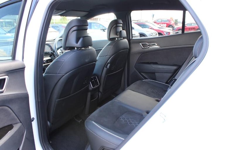 2024 Kia Sportage 1.6 T Gdi 13.8kwh Gt Line Suv 5dr Petrol Plug In Hybrid Auto Awd Euro 6 (s/ EST...